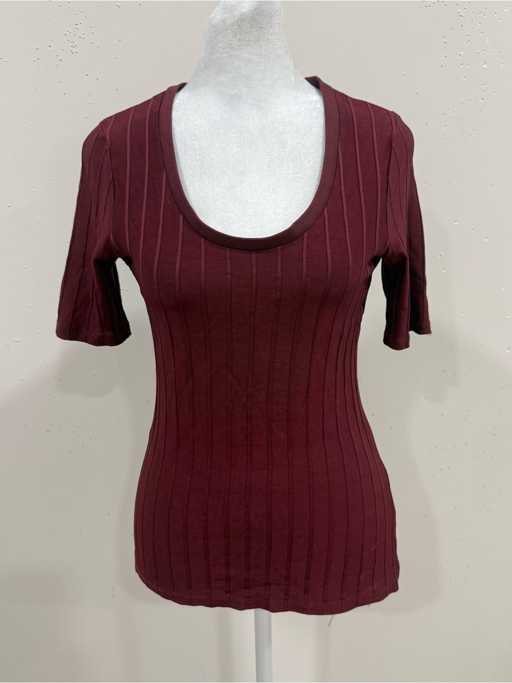 Hugo Boss Maroon Burgundy Ribbed Short Sleeve Round Neck t-shirt , Size s
